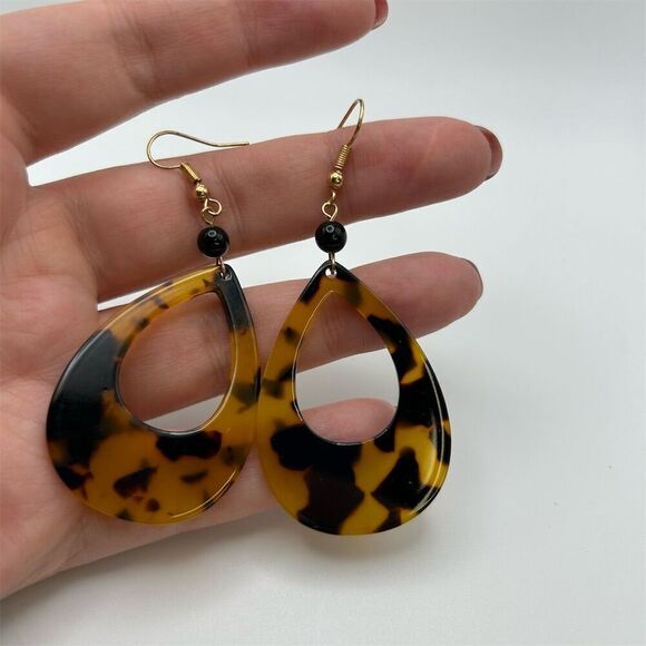 Faux Tortoise Shell Leopard Print Boho Teardrop Dangle Earrings Brown and Black - Picture 5 of 8